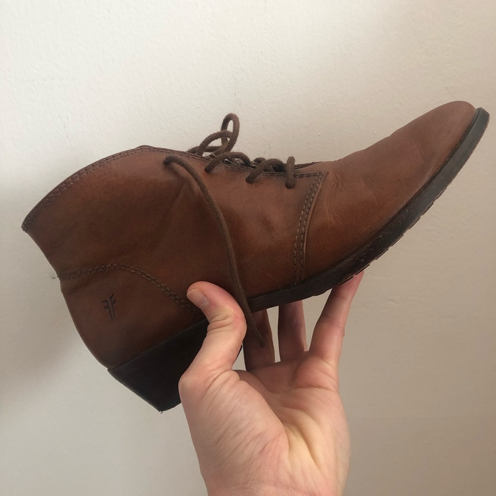 Frye — Lace Up Bootie In Brown Leather 6.5